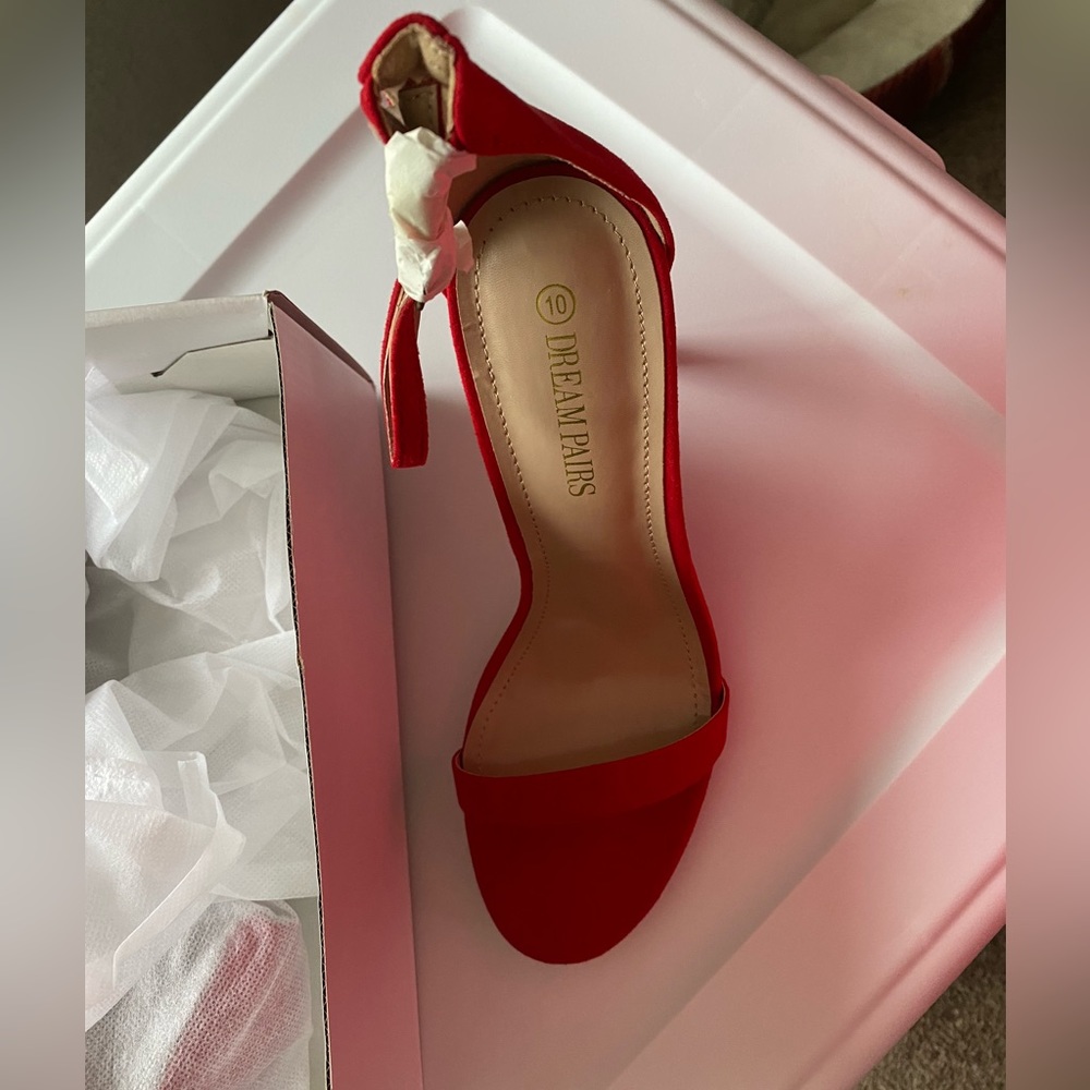 Red heels - Picture 3 of 5